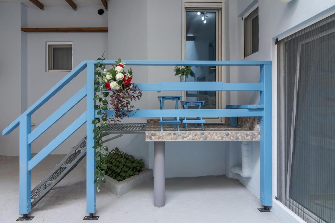 Wonderful Renovated Apartment With Private Patio Athens Luaran gambar